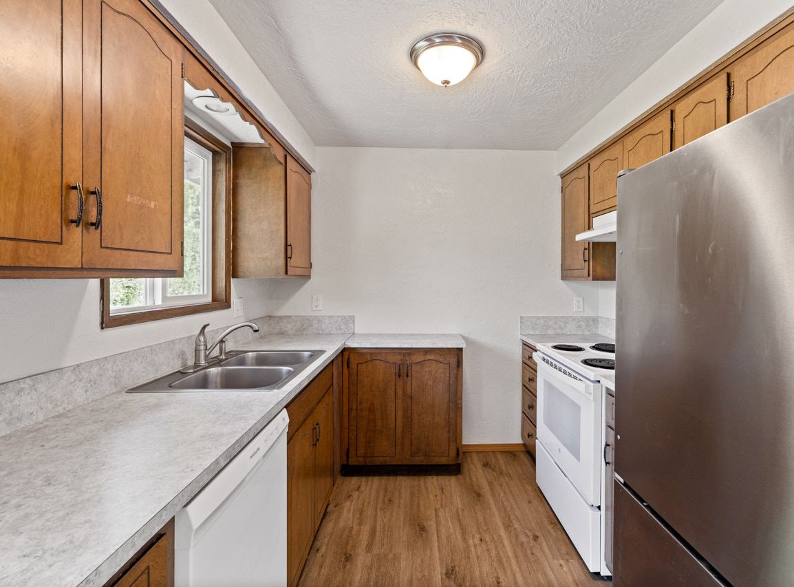 Unit kitchen with range and refrigerator